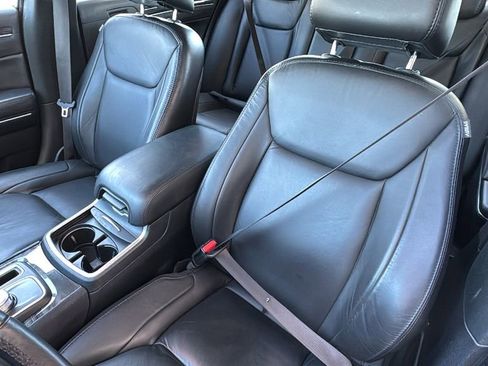 Used 2018 Chrysler 300 Touring L image 22