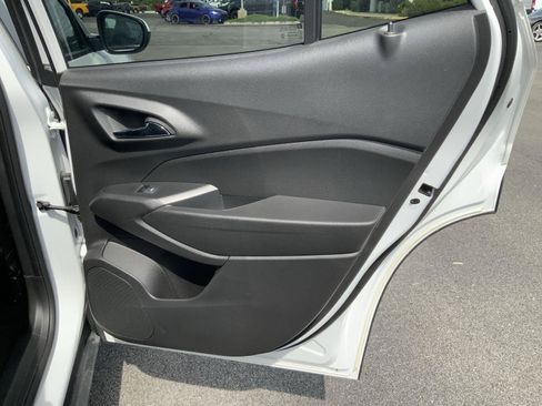 Used 2025 Chevrolet Trax LT w/ LT Convenience Package FWD image 45