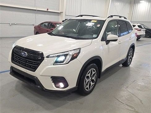 Used 2023 Subaru Forester Premium image 1