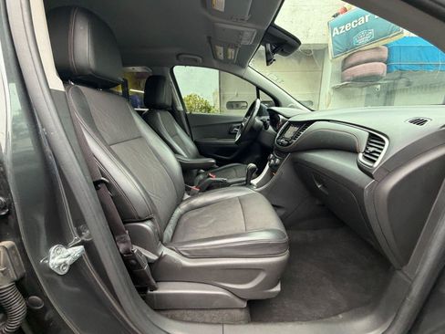 Used 2018 Chevrolet Trax LT w/ LT Convenience Package AWD/4WD image 30