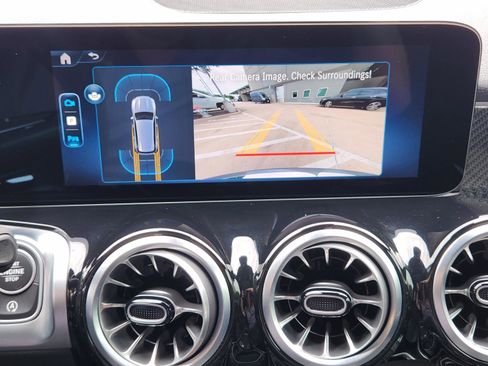 Used 2025 Mercedes-Benz GLB 250 image 11