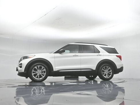 Certified 2021 Ford Explorer XLT w/ Equipment Group 202A RWD image 51
