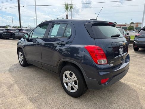 Used 2018 Chevrolet Trax LS FWD image 3