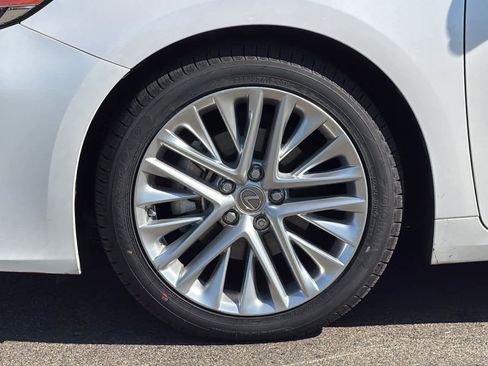 Used 2016 Lexus ES 350 w/ Luxury Package w/Wood Trim FWD image 31