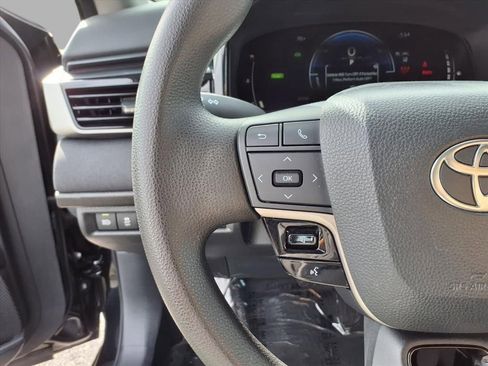 Used 2025 Toyota Camry Hybrid image 11