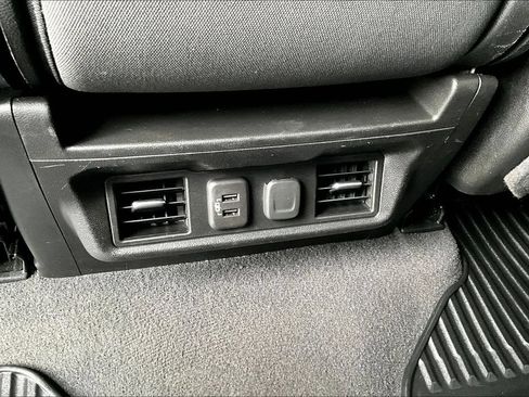 Used 2021 Chevrolet Silverado 1500 LT AWD/4WD image 11
