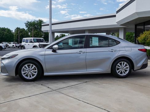 Used 2025 Toyota Camry LE FWD image 5