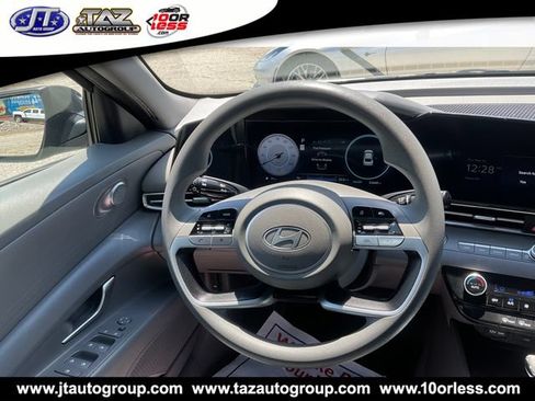Used 2024 Hyundai Elantra SEL FWD image 14