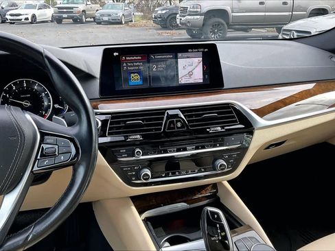 Used 2019 BMW 530i w/ Convenience Package image 9