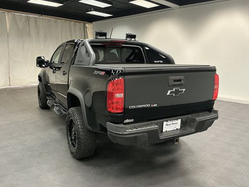 Used 2019 Chevrolet Colorado ZR2 w/ ZR2 Midnight Special Edition AWD/4WD image 3