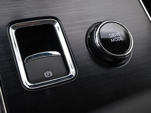 Certified 2025 Lincoln Aviator AWD image 34