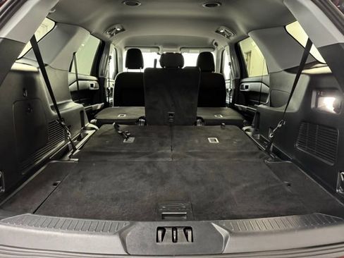 Used 2024 Ford Explorer XLT image 39