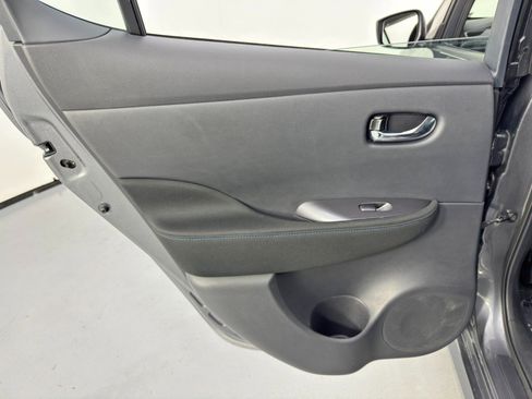 Used 2025 Nissan Leaf S image 34