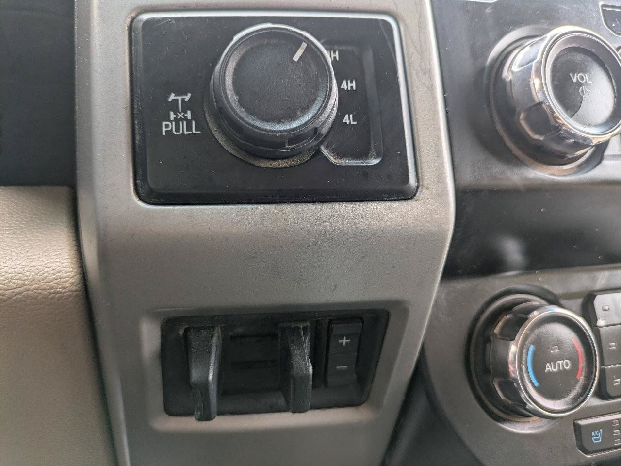 Used 2019 Ford F250 Lariat w/ Chrome Package AWD/4WD image 11