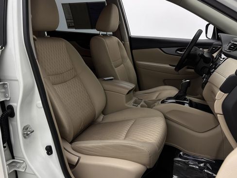 Used 2020 Nissan Rogue SV image 35