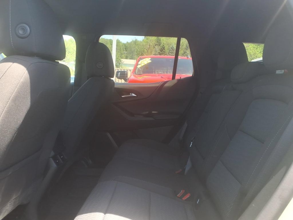 Used 2026 Chevrolet Equinox LT AWD/4WD image 11