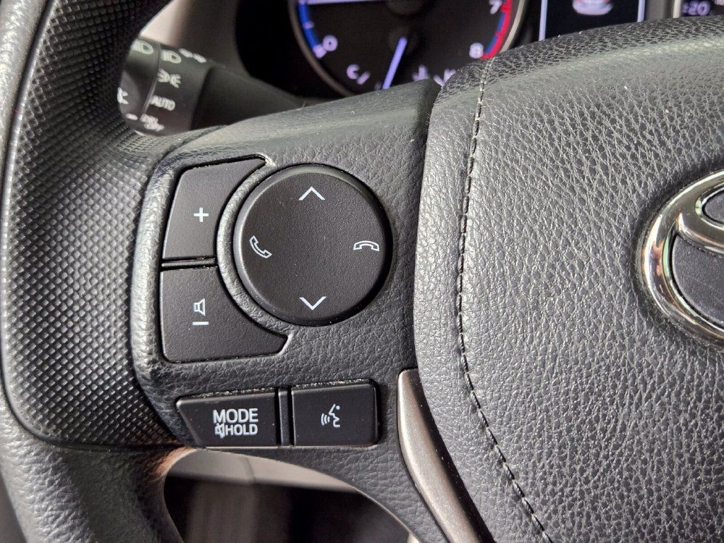 Used 2018 Toyota RAV4 LE w/ Carpet Mat Package FWD image 28