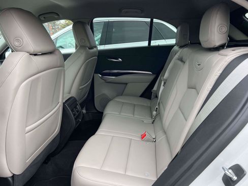 Certified 2023 Cadillac XT4 Luxury w/ Cold Weather Package image 6