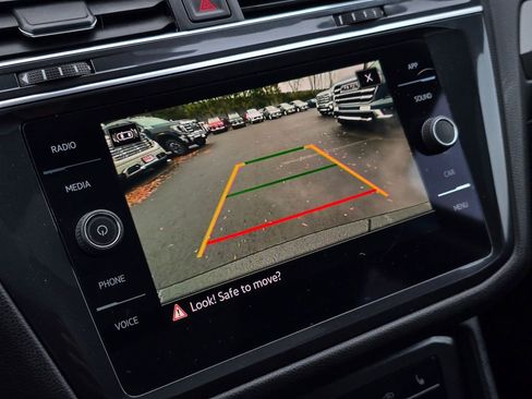 Used 2022 Volkswagen Tiguan SE image 33