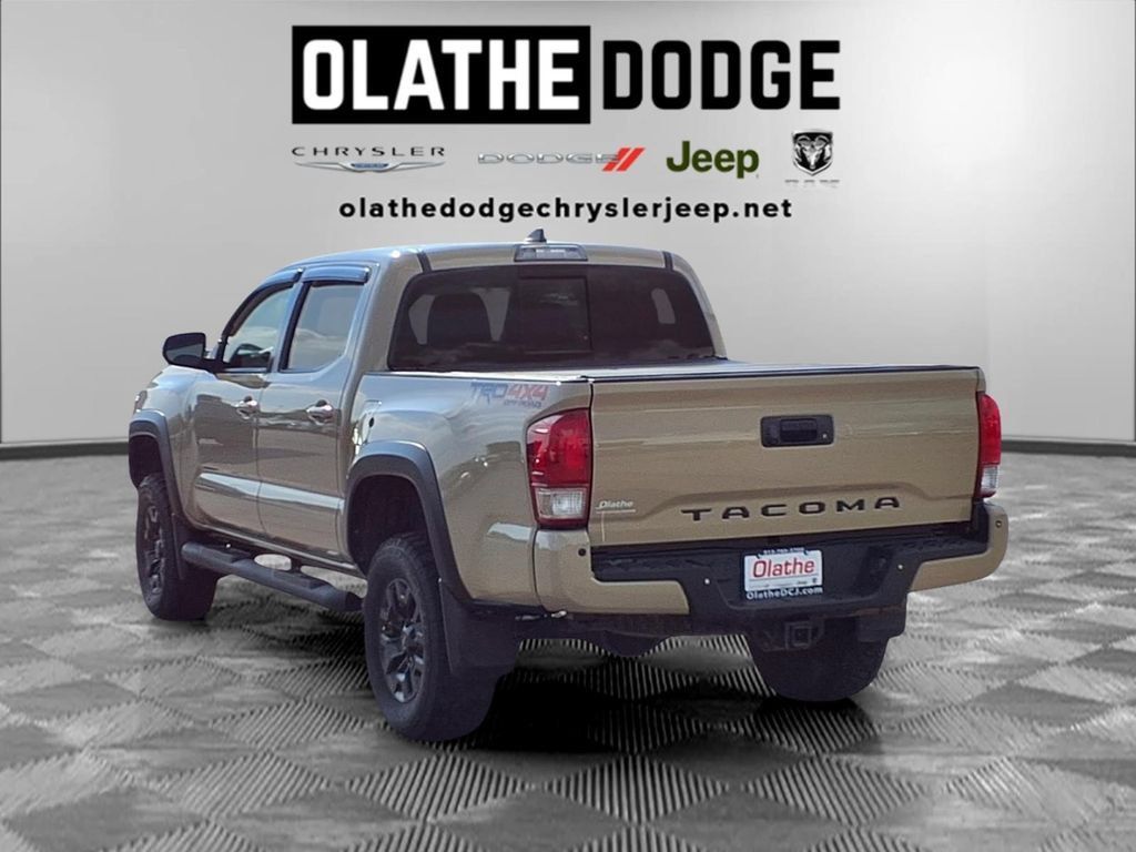 Used 2017 Toyota Tacoma TRD Off-Road AWD/4WD image 5