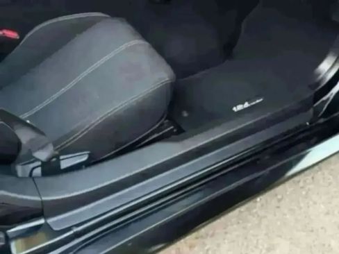 Used 2018 FIAT 124 Spider Classica RWD image 25