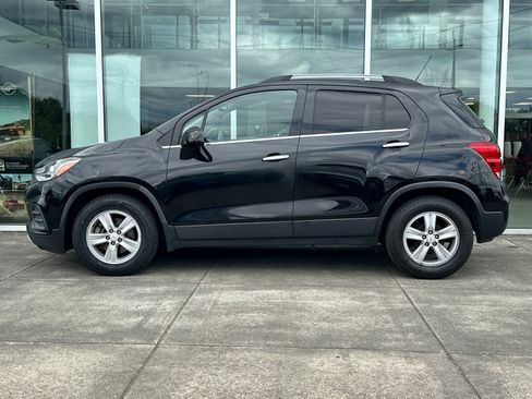 Used 2019 Chevrolet Trax LT w/ LT Convenience Package FWD image 6