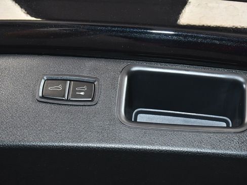 Used 2023 Porsche Macan AWD/4WD image 57