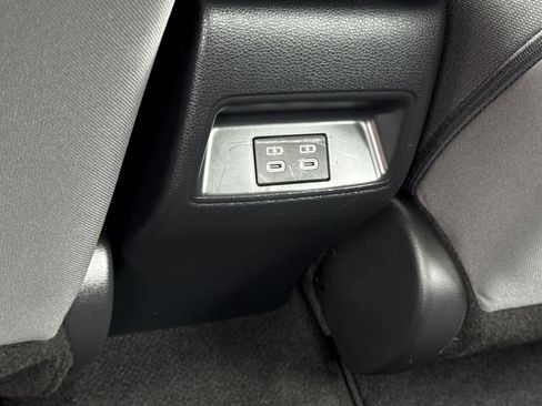 Used 2023 Toyota Corolla LE FWD image 14