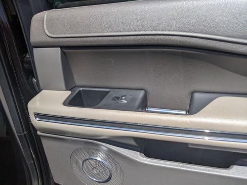 Used 2021 Ford Expedition XLT image 34