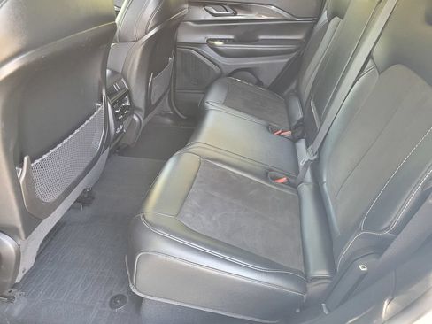 Used 2023 Jeep Grand Cherokee Altitude AWD/4WD image 10