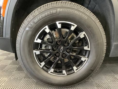 Used 2025 Chevrolet Traverse Z71 w/ Enhanced Driving Package AWD/4WD image 3