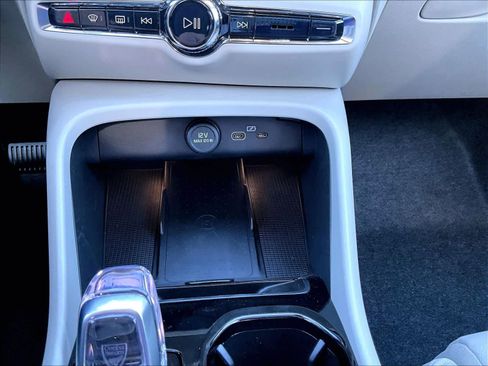 New 2026 Volvo XC40 B5 Plus w/ Protection Package Premier image 23