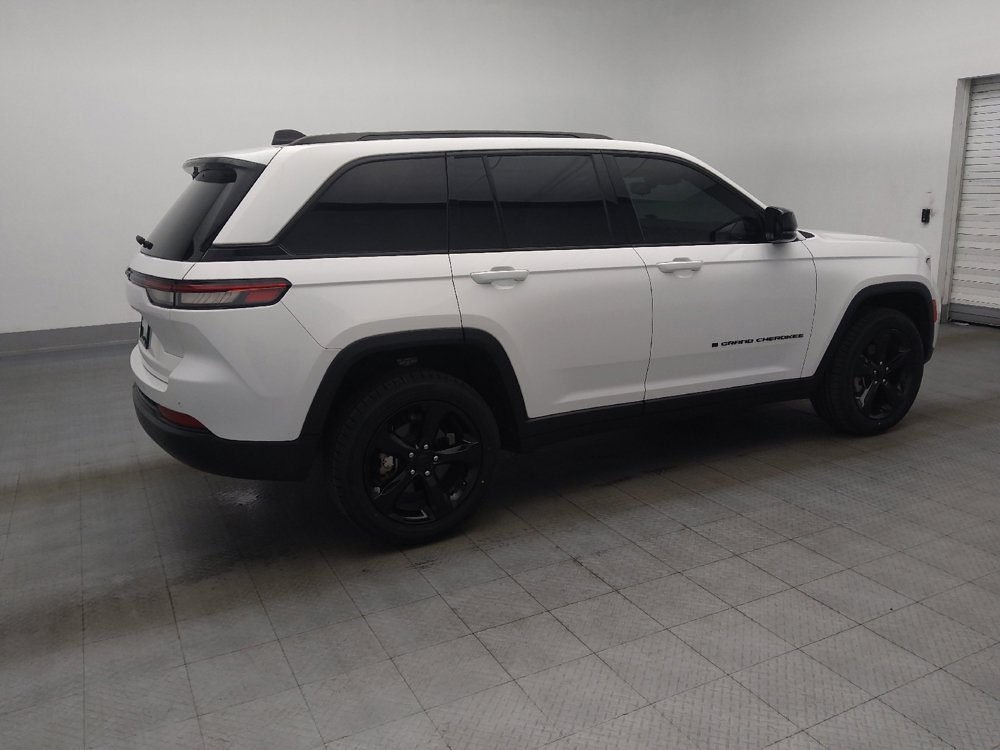 Used 2023 Jeep Grand Cherokee Altitude RWD image 10