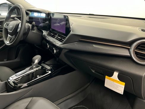 New 2026 Chevrolet Trax ACTIV w/ Sunroof Package FWD image 25