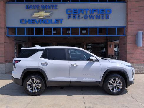 Used 2026 Chevrolet Equinox LT FWD image 9