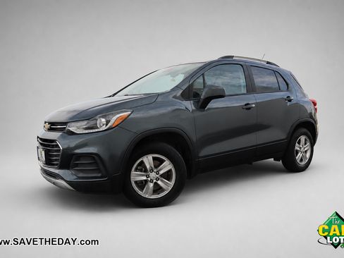 Used 2022 Chevrolet Trax LT w/ LT Convenience Package AWD/4WD image 2