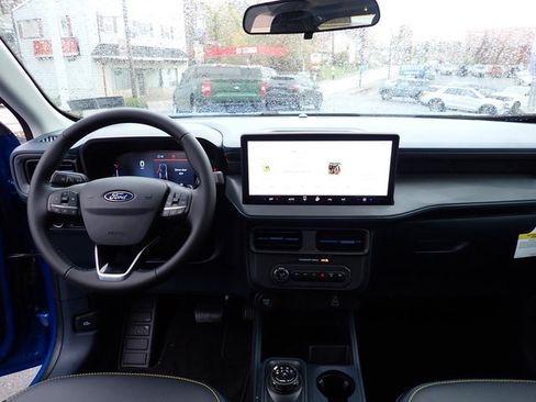 New 2025 Ford Maverick Lobo image 13