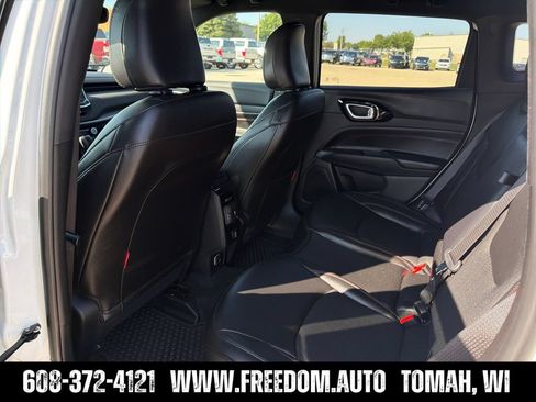 Used 2025 Jeep Compass Trailhawk AWD/4WD image 23