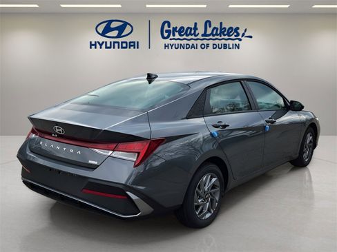 New 2026 Hyundai Elantra Blue image 5