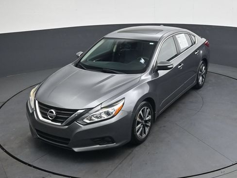 Used 2017 Nissan Altima 2.5 SV w/ Convenience Package FWD image 40