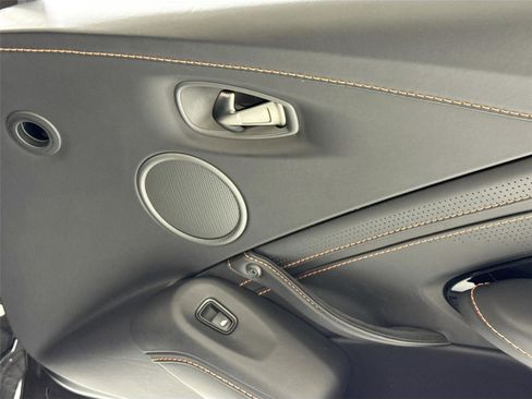 Used 2022 Aston Martin V8 Vantage Roadster image 27