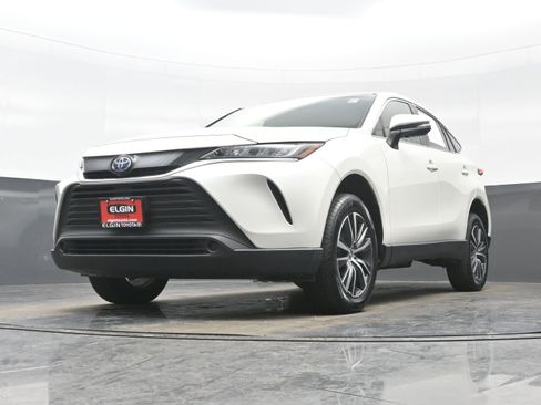 Used 2022 Toyota Venza LE image 28