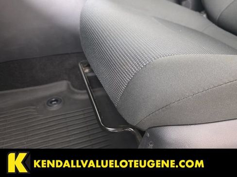 Used 2022 Toyota RAV4 LE AWD/4WD image 24