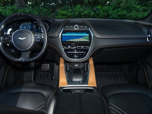 Used 2021 Aston Martin DBX AWD/4WD image 19