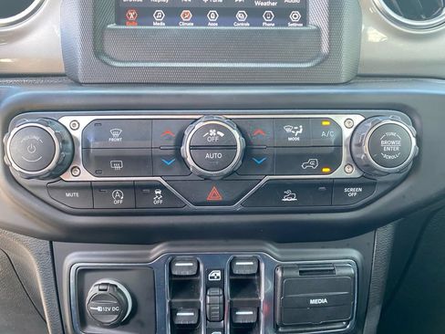Used 2021 Jeep Wrangler Unlimited Sahara AWD/4WD image 16
