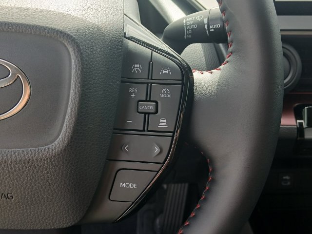 New 2025 Toyota Prius Plug-In Hybrid FWD image 11