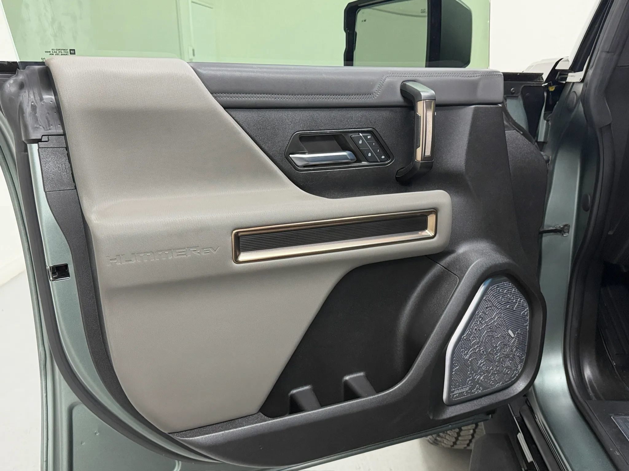 Used 2024 GMC Hummer EV 3X w/ LPO, Cargo Utility Package AWD/4WD image 69