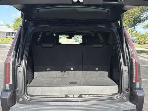 Used 2018 Cadillac Escalade Platinum AWD/4WD image 11