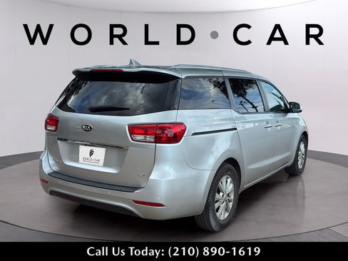 Used 2017 Kia Sedona LX w/ LX Essentials Premium Package FWD image 6