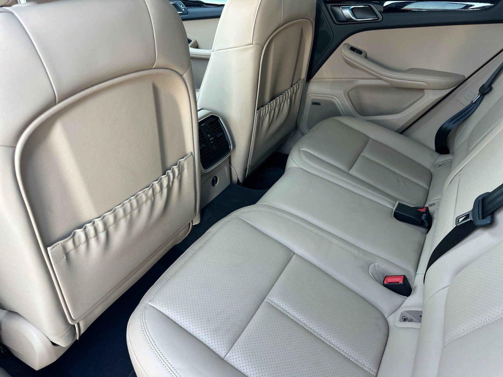 Certified 2026 Porsche Macan AWD/4WD image 12